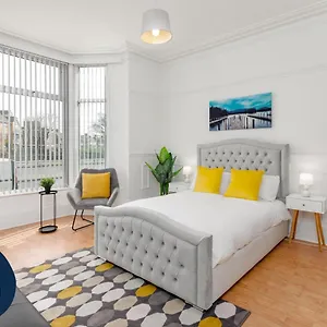 Flatzy - 6 Bed Oasis Close To Football Stadiums Liverpool