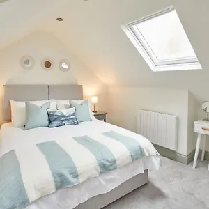 Host & - Threadneedle Whitby